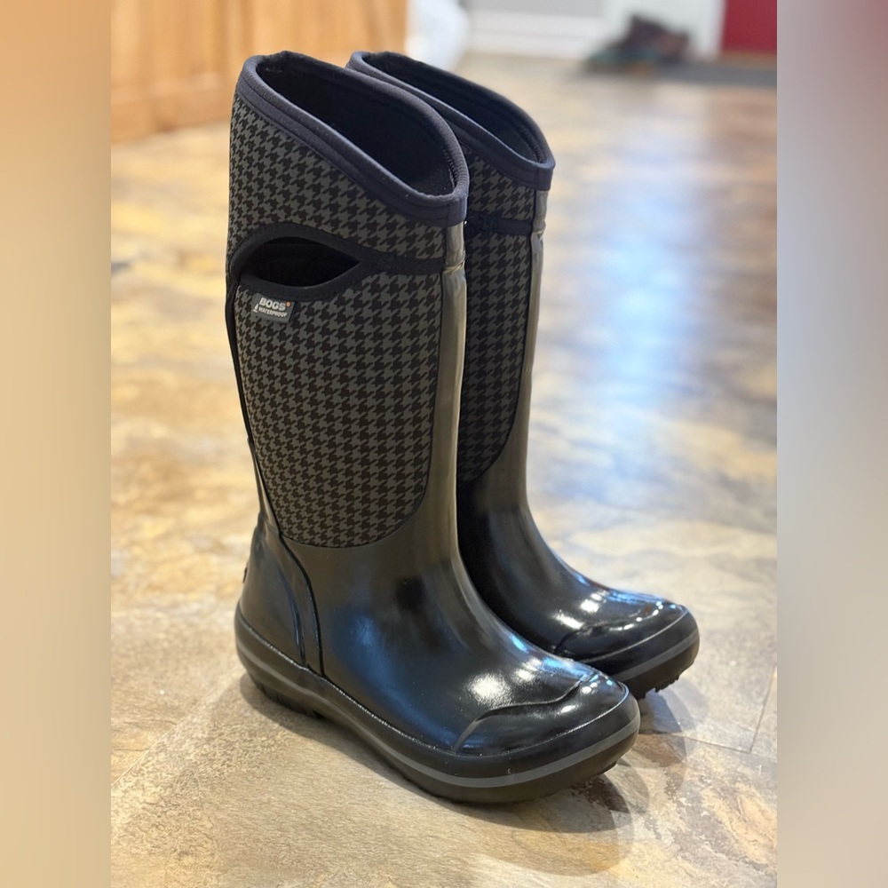 Bogs Womens Winter Boots NWT (size 6)